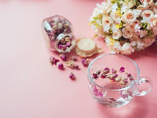 形容烟花的词语（关于形容烟花的词语）